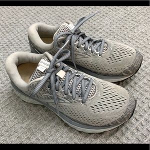 Brooks Ghost 11 athletic shoes - Gray